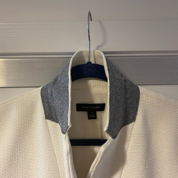 White tweed blazer with contrast collar - Picture 2 of 6